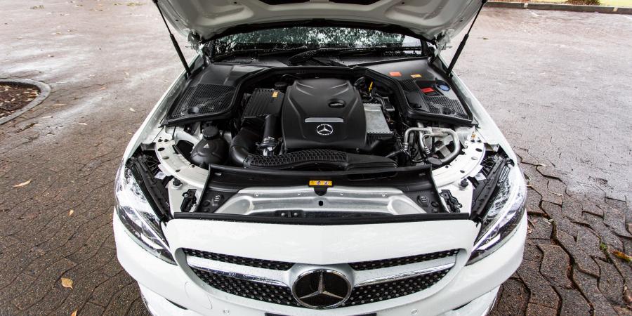 Моторный отсек Mercedes-Benz C300 Coupe AMG Line 2016 года  (AU) (фото 25 из 30)